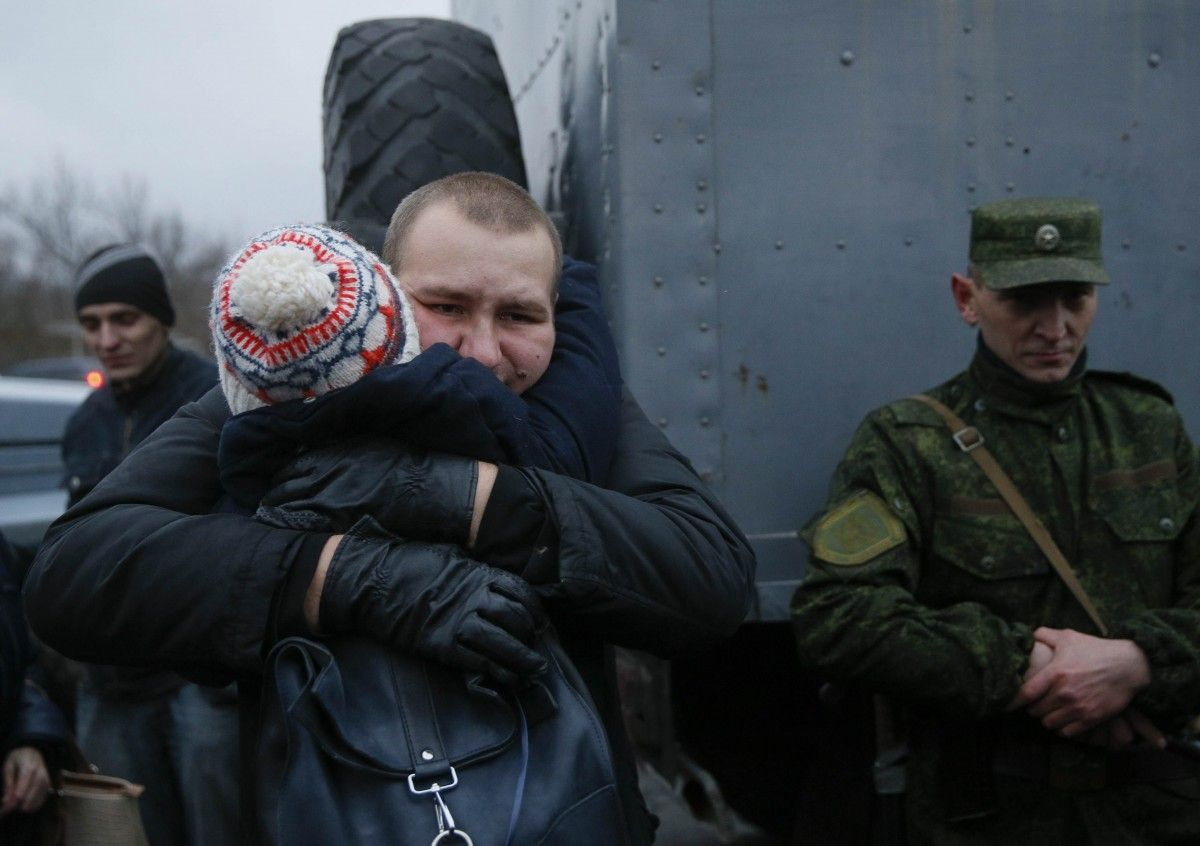 Обмен пленными: из Киева вылетел спецрейс, а из Бахмутского СИЗО выехали автобусы