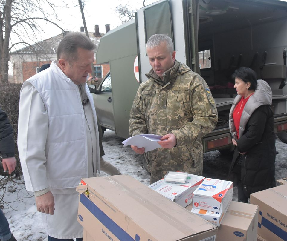 Военные поставили гуманитарную помощь в клиники Донетчины и Луганщины