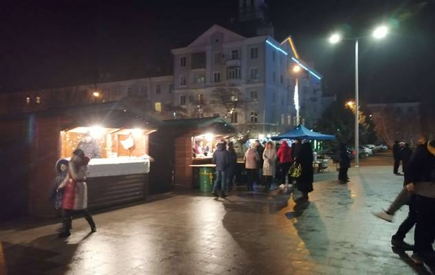 В Краматорске на центральной площади обворовали павильон для рождественской торговли