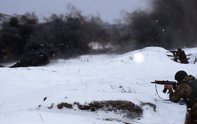 Сутки в ООС: 5 обстрелов, ранены 2 украинских военных