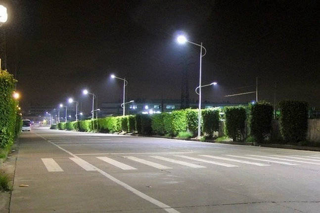 Улицы Мариуполя в  2019 году осветили две тысячи светодиодных светильников