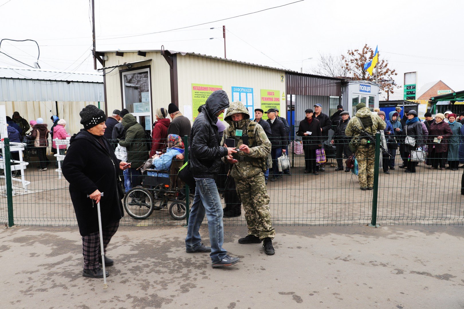 На КПВВ Донбасса своей очереди ожидают 155 авто, - Госпогранслужба