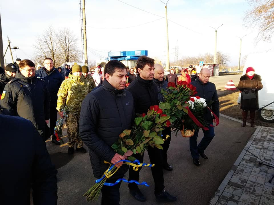 Глава комитета Рады почтил память погибших в трагедии под Волновахой