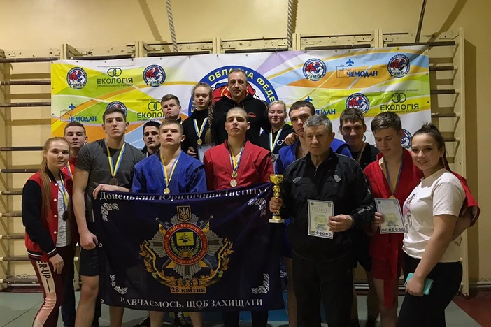 Мариупольские студенты завоевали 9 золотых медалей по самбо