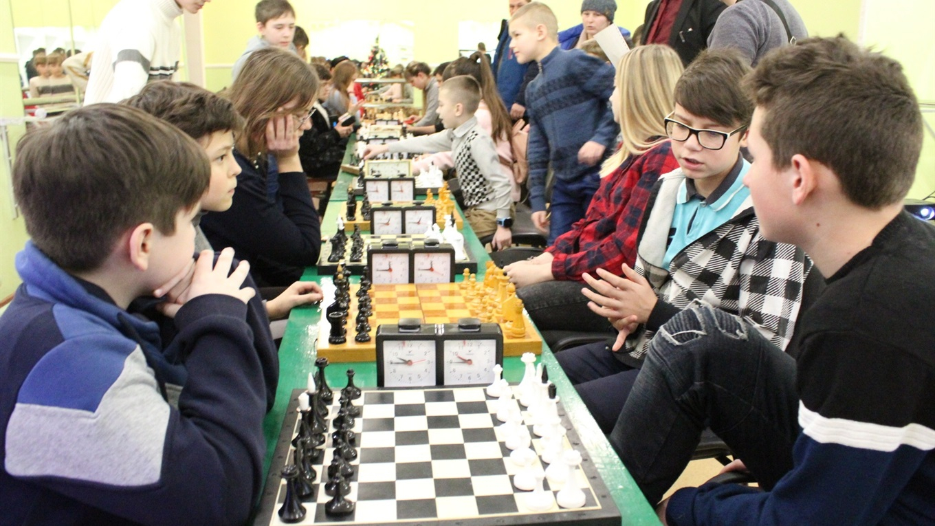 В Попасной прошел шахматный турнир среди учащихся