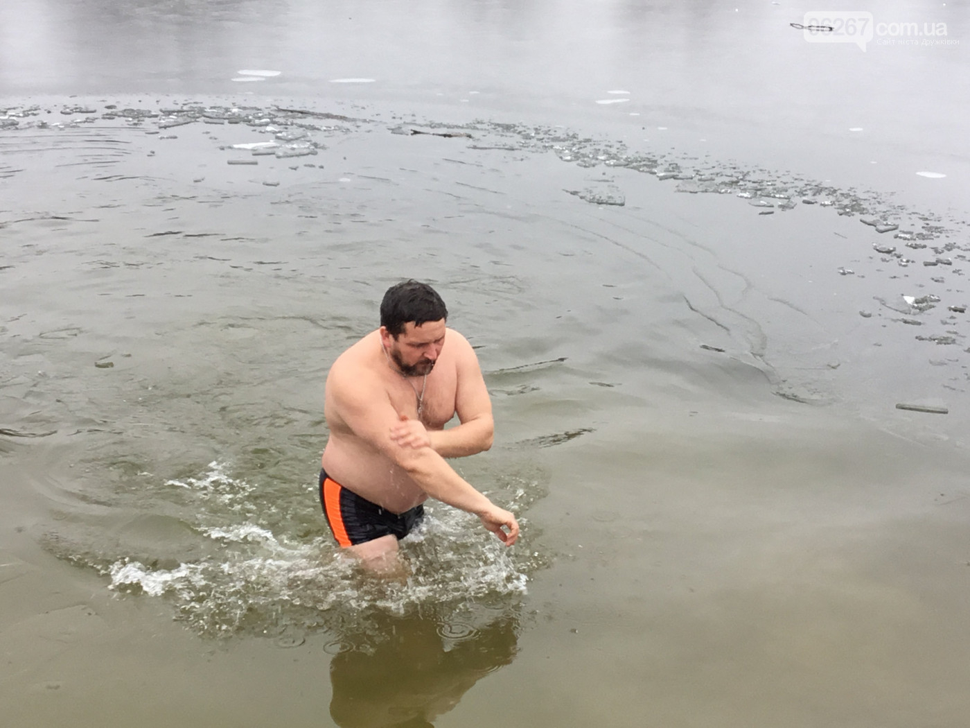 В Дружковке прошли крещенские купания: фото, видео