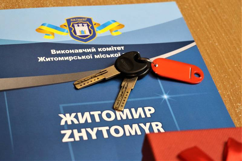 6 семей ВПЛ получили квартиры в Житомире