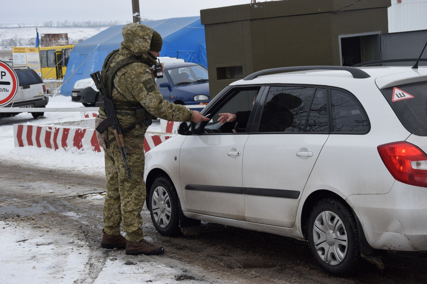 Ситуация на КПВВ Донбасса: в очереди меньше 200 авто