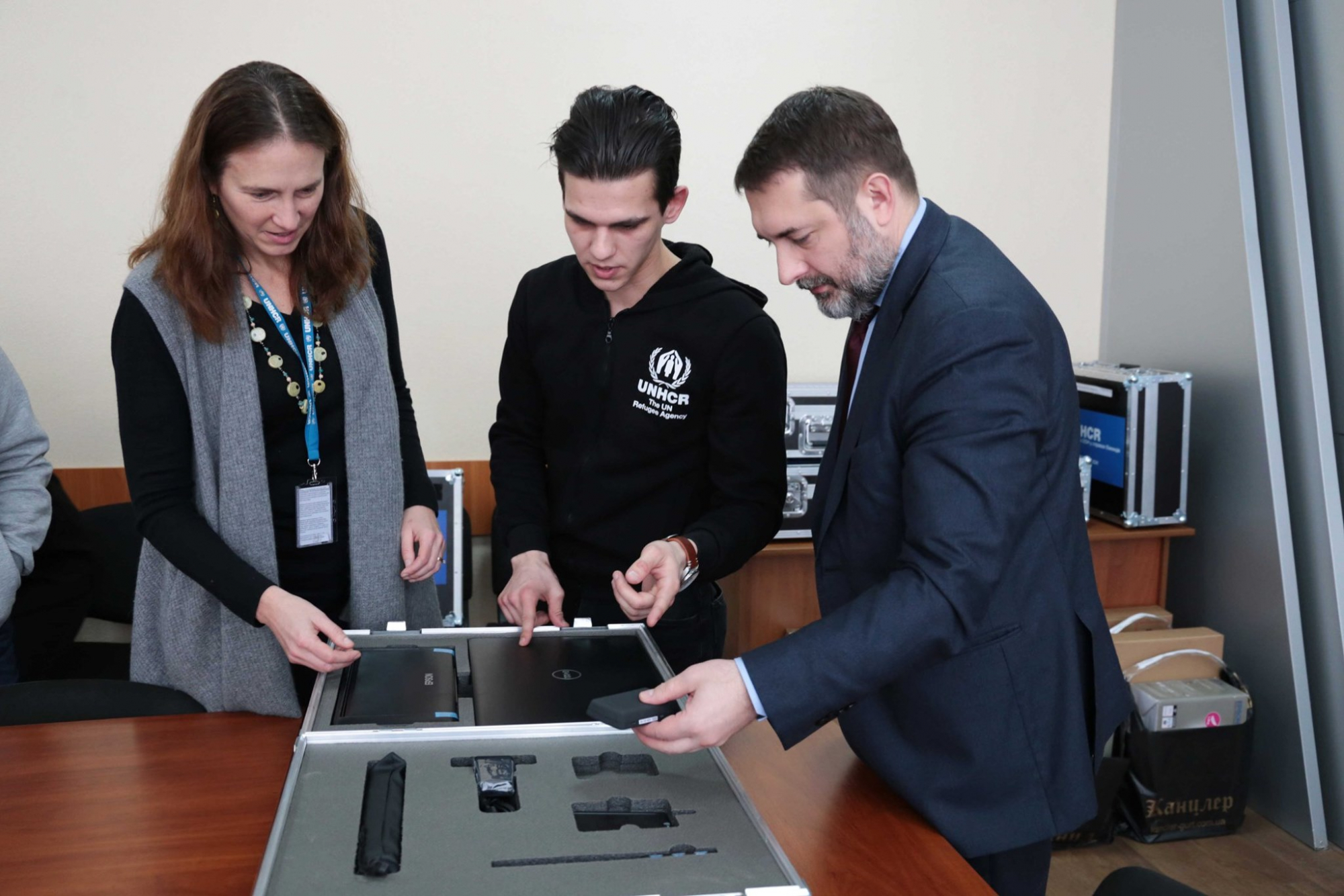 Города и районы Луганщины получили мобильные кейсы от УВКБ ООН