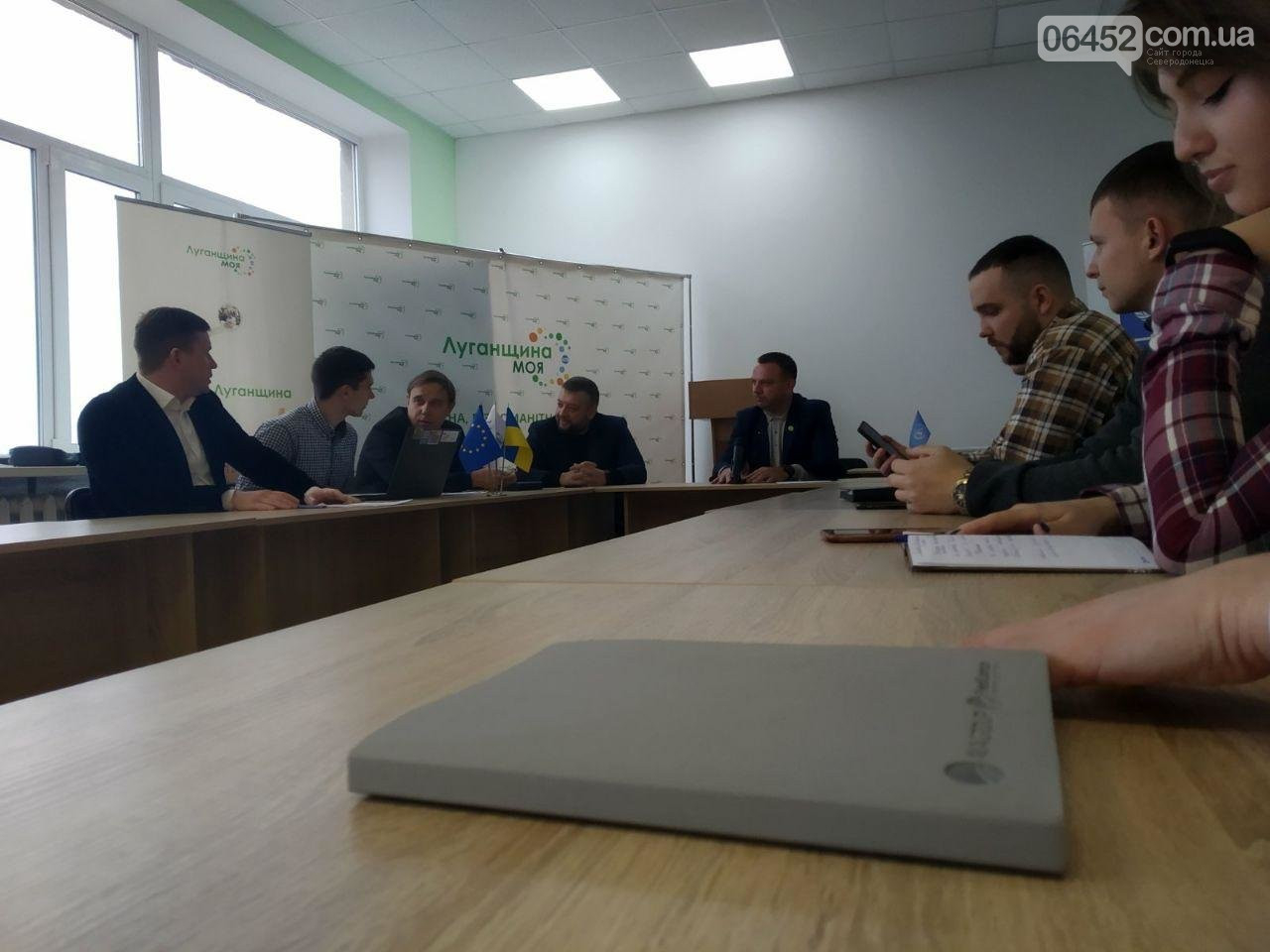 Луганская молодежь встретилась с депутатами: что обсуждали
