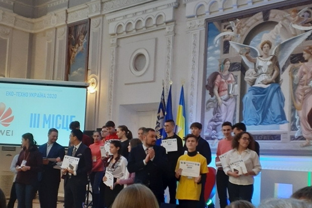 Изобрел прибор по очистке воздуха: школьник из Краматорска победил во всеукраинском конкурсе