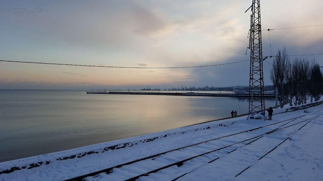 В Мариуполе показали фото снежной набережной