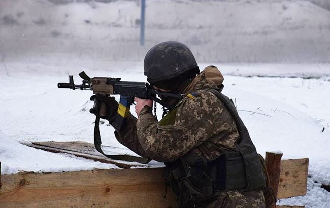 День в ООС: боевики ранили одного украинского военного