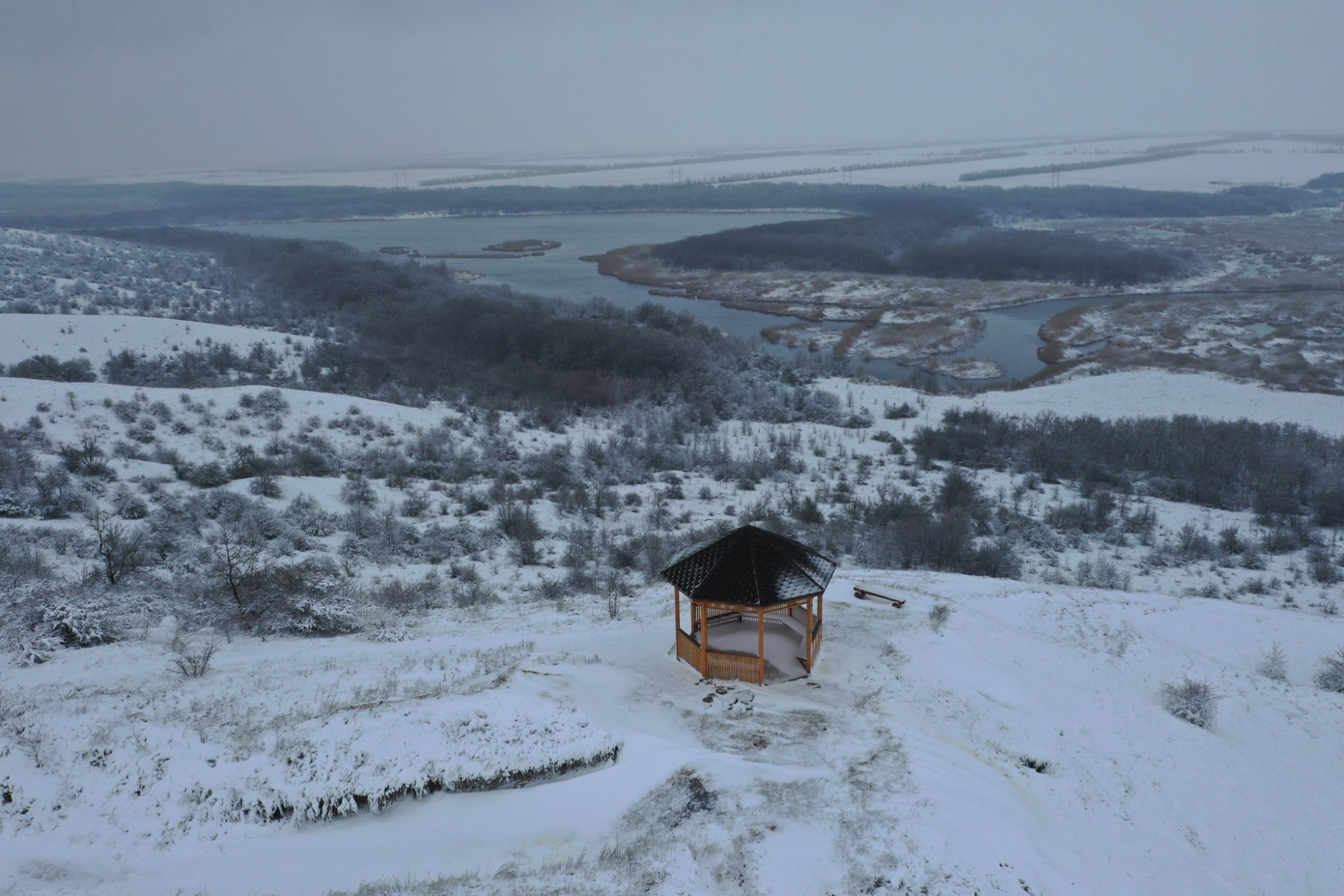 В сети появились зимние фото природного парка "Клебан Бык" Донецкой области