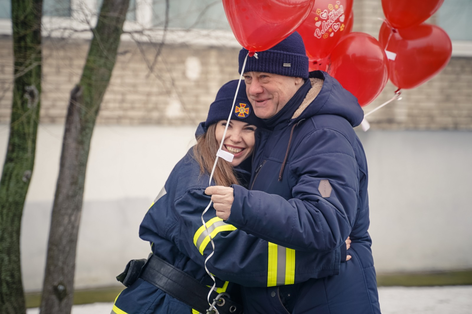 Спасатели Луганщины поздравили с Днем влюбленных: фото