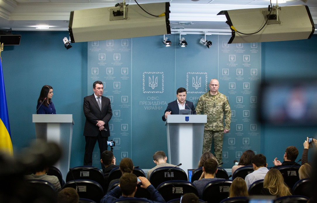 Зеленский заявил, что ситуация в зоне проведения ООС полностью контролируется