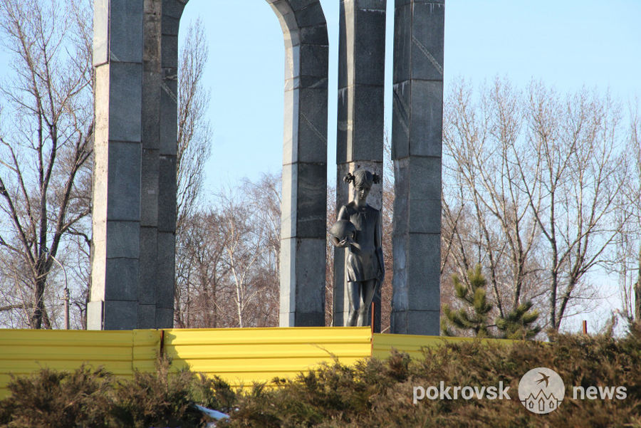 В Покровске обсудили реконструкцию мемориала "Девочка"