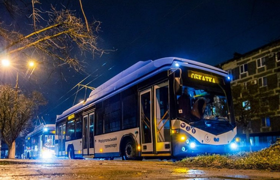 В Мариуполе на улицах появились новые троллейбусы: началась их обкатка