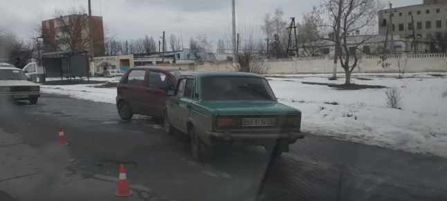 В соцсети показали аварийную дорогу Луганской области: фото