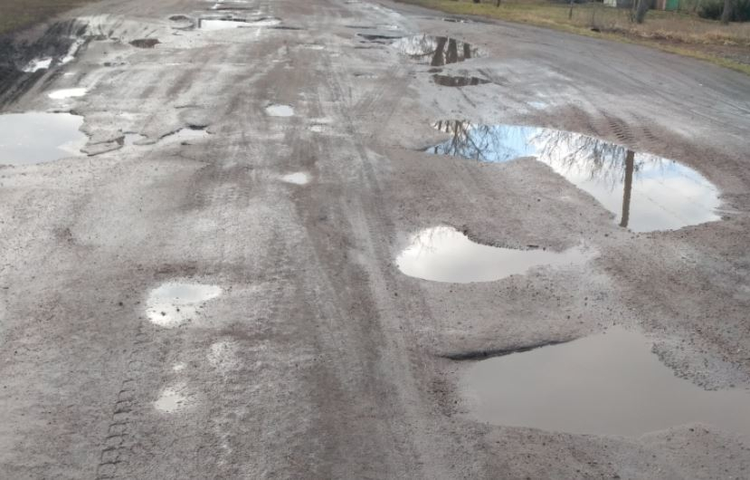 Жители Славянска подали петицию о ремонте дороге, которую не ремонтировали около 10 лет