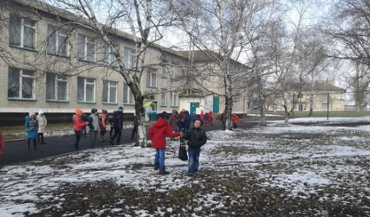 Чиновники Луганщины отчитались о работах, которые не провели при ремонте школы