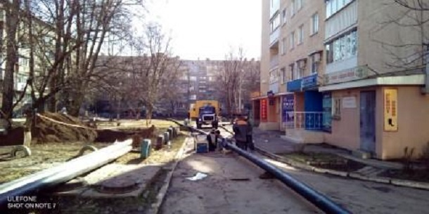 В Краматорске прокладывают новую водопроводную линию