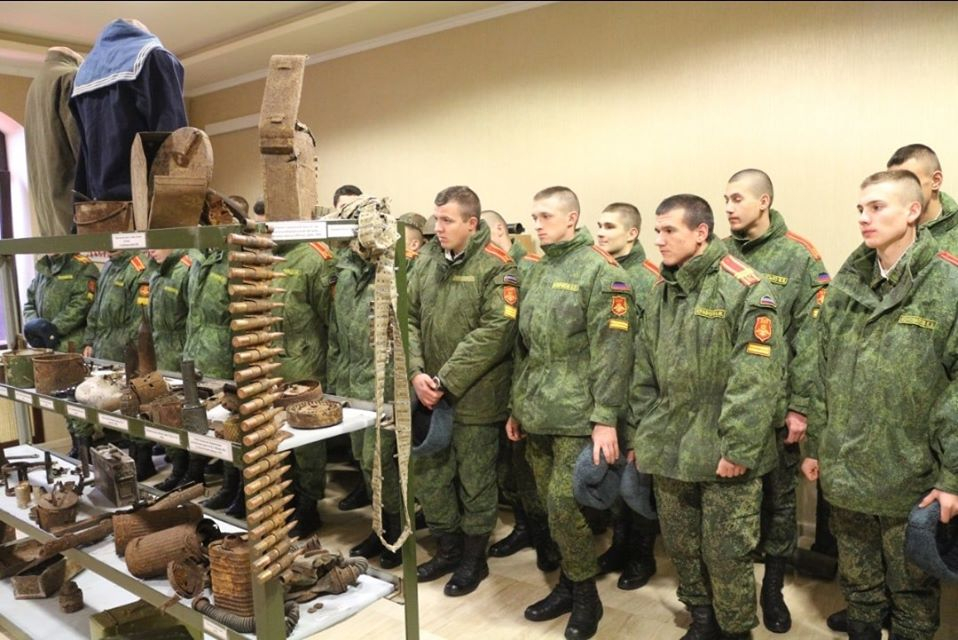 Офицер ВСУ показал фото курсантов в оккупированном Донецке