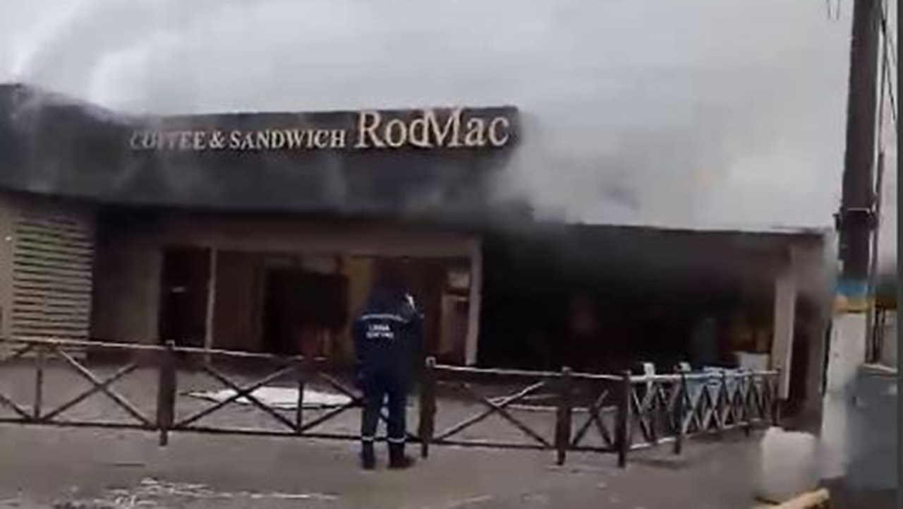 В Святогорске горит кафе: видео