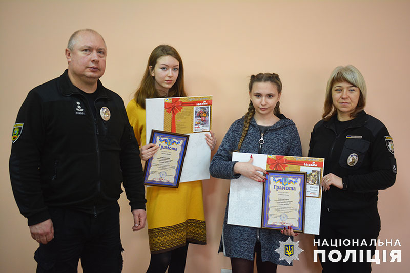 В Волновахе прошел конкурс листовок по борьбе с наркотиками: полиция определила лучших