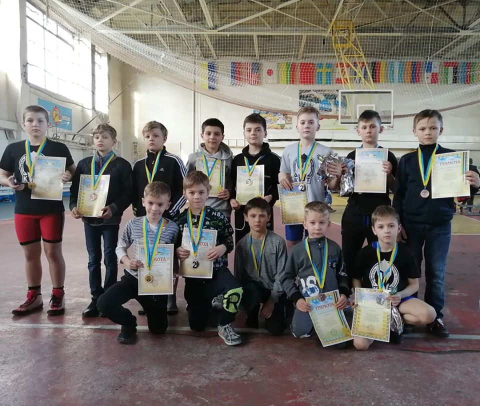 Юные спортсмены из Краматорска взяли 13 медалей на областном чемпионате по греко-римской борьбе