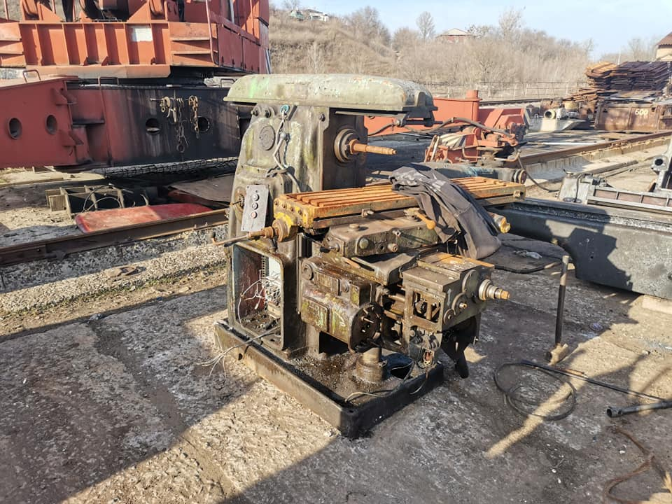 В Лисичанске разрушается завод: фото