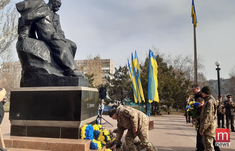 В Мариуполе отметили День рождения великого Кобзаря: фото