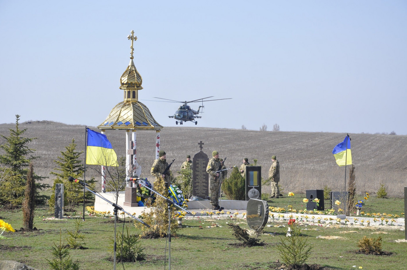 На горе Карачун в День добровольца почтили память погибших украинских героев