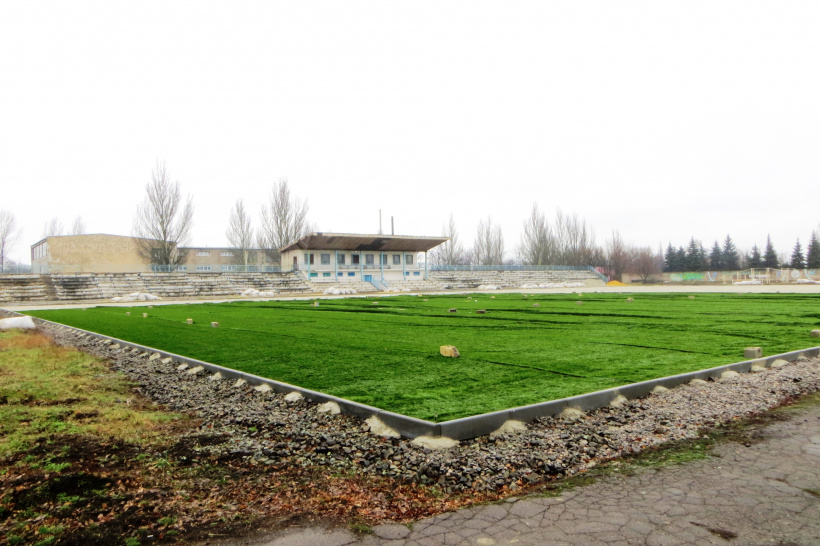 В Селидово реконструируют стадион "Шахтер": фото