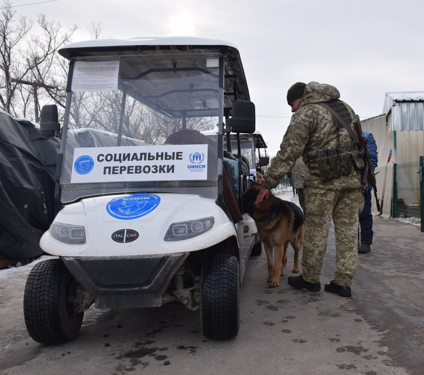 На КПВВ в очередях скопилось 225 машин