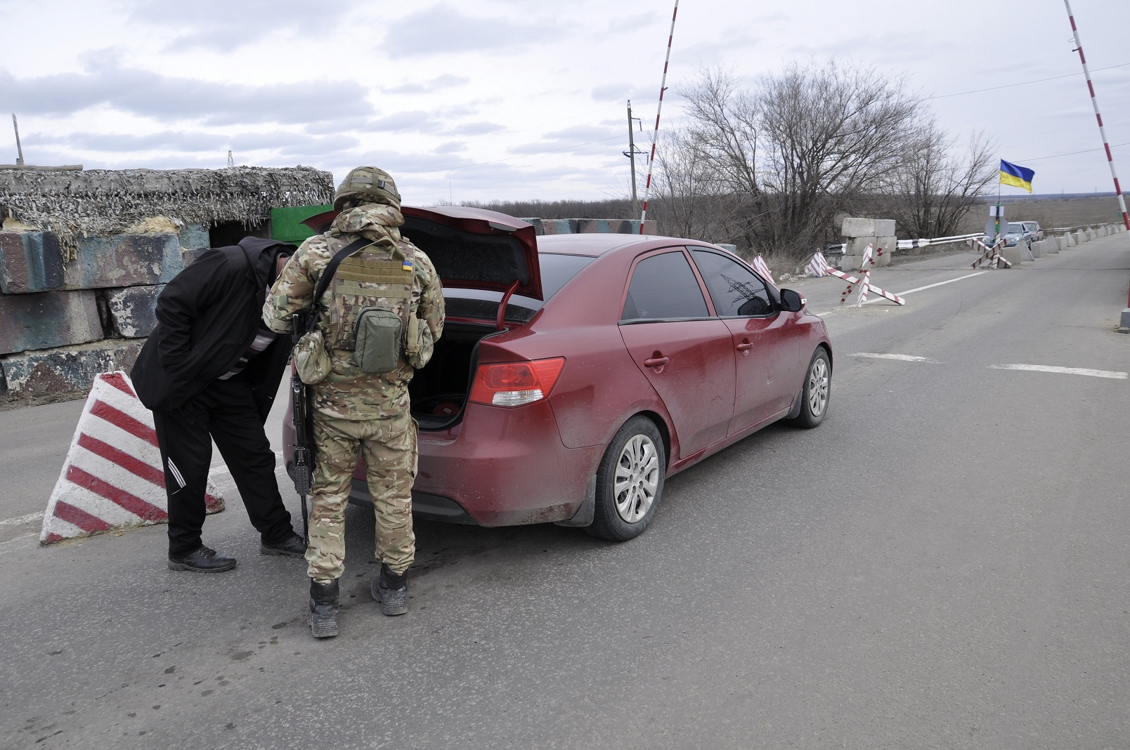 Ситуация на КПВВ Донбасса: в очередях стоит 270 машин