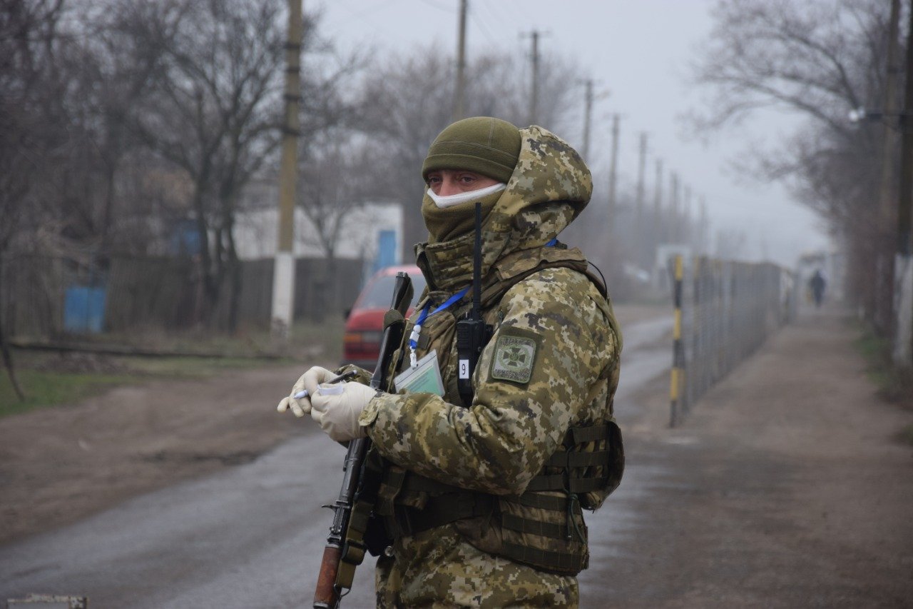За прошлые сутки КПВВ на Донбассе пересекло чуть более 3 тыс человек