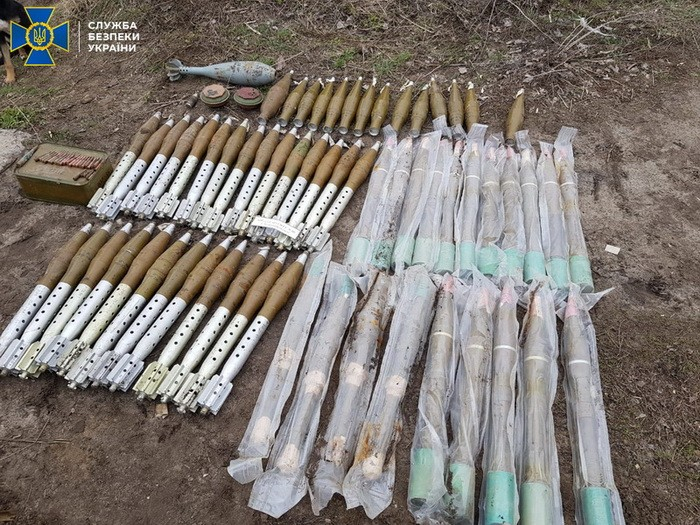 СБУ обнаружила арсенал с российским вооружением в Луганской области