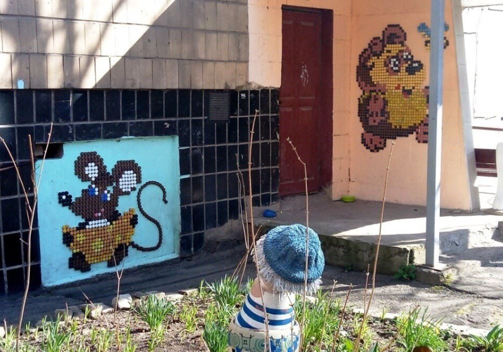 В Донецке на жилом доме сделали мозаику: фото