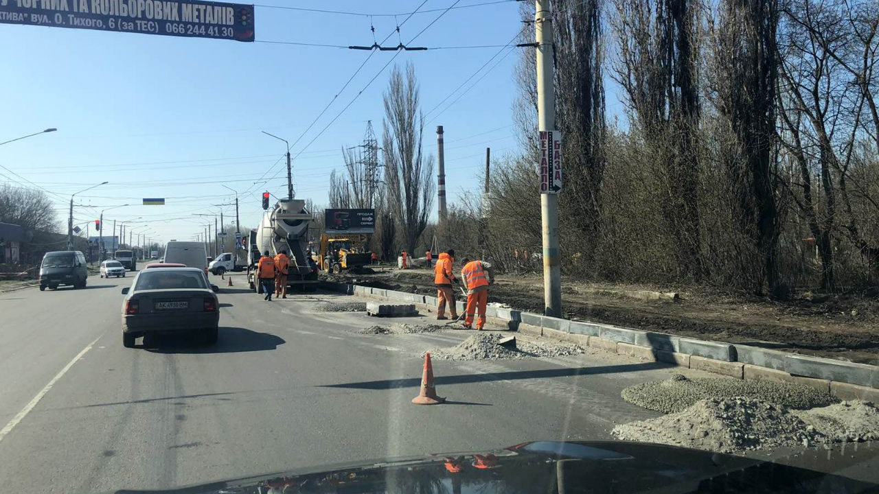 В Краматорске проводят ремонт дороги на Олексы Тихого