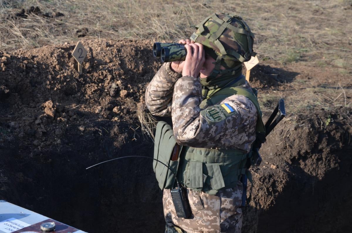 Ситуация в ООС: 3 обстрела, один военнослужащий подорвался на мине