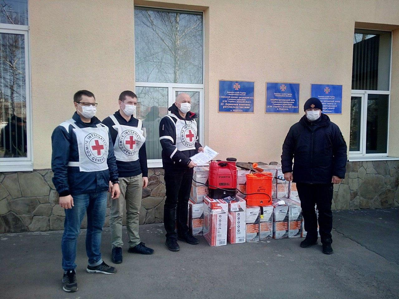 Красный Крест предоставил спасателям Донетчины средства дезинфекции в связи с пандемией