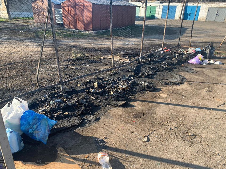 В Волновахе неизвестные сожгли мусорные контейнеры на 36 тыс гривень