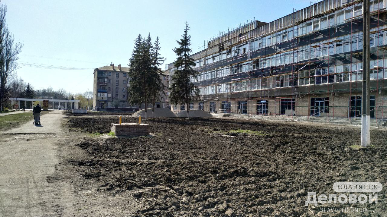 В Славянске продолжают реконструировать бульвар Пушкина