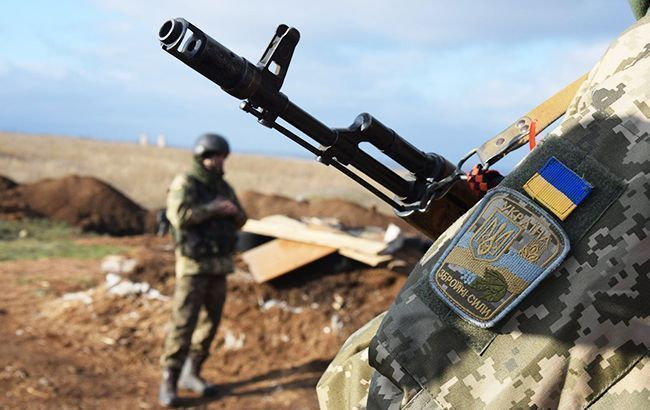 Боевики 8 раз обстреляли позиции ВСУ, ранен украинский воин, - штаб ООС