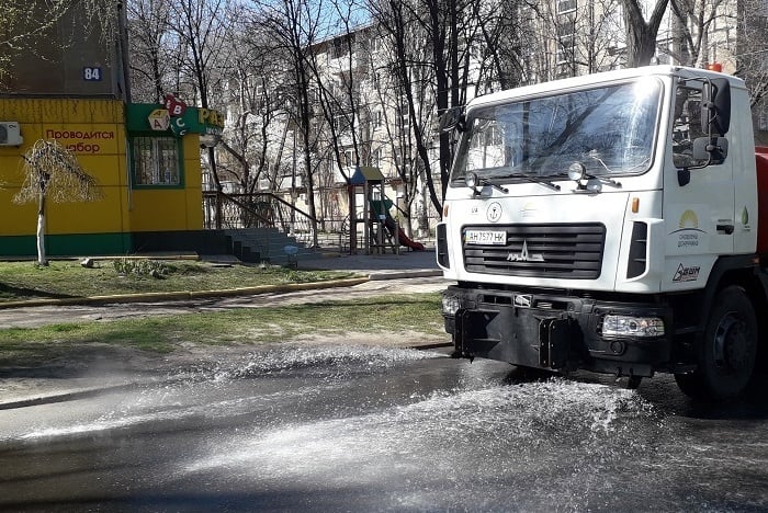 В Мариуполе за прошлые выходные дезинфицировали около 500 километров дорог