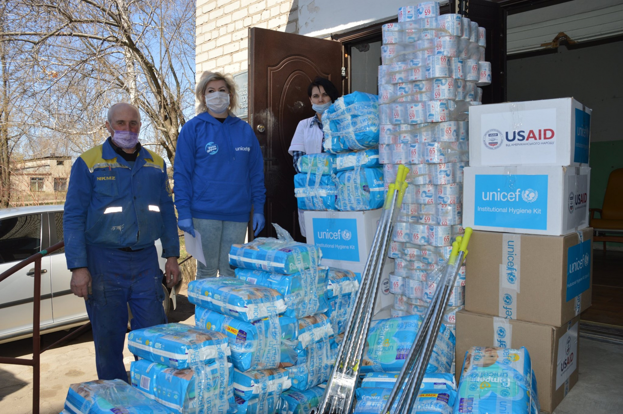 Более 400 гигиенических наборов от ЮНИСЕФ передано в больницы и спецшколы Донетчины