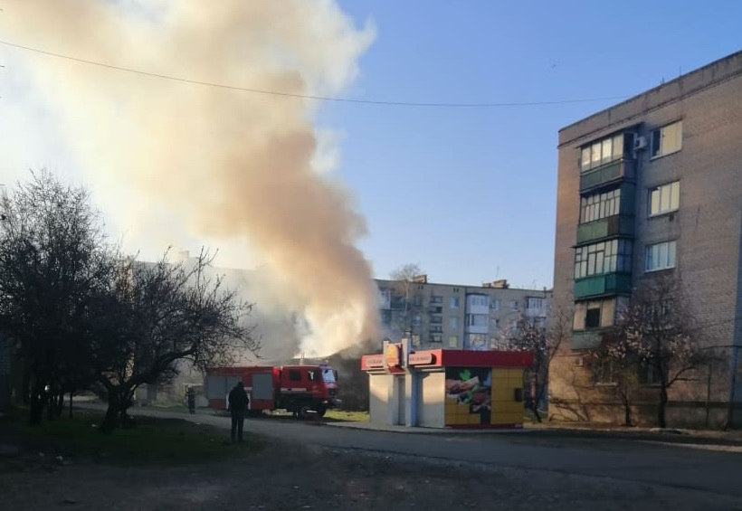 В Лимане Донецкой области во время пожара в бесхозном доме погибло 2 человека