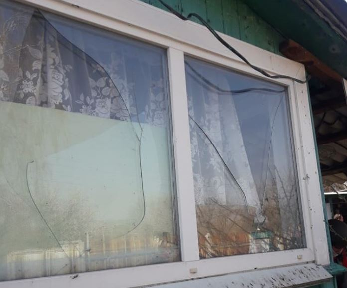 На Луганщине в прифронтовой зоне снаряд попал в жилой дом: подробности