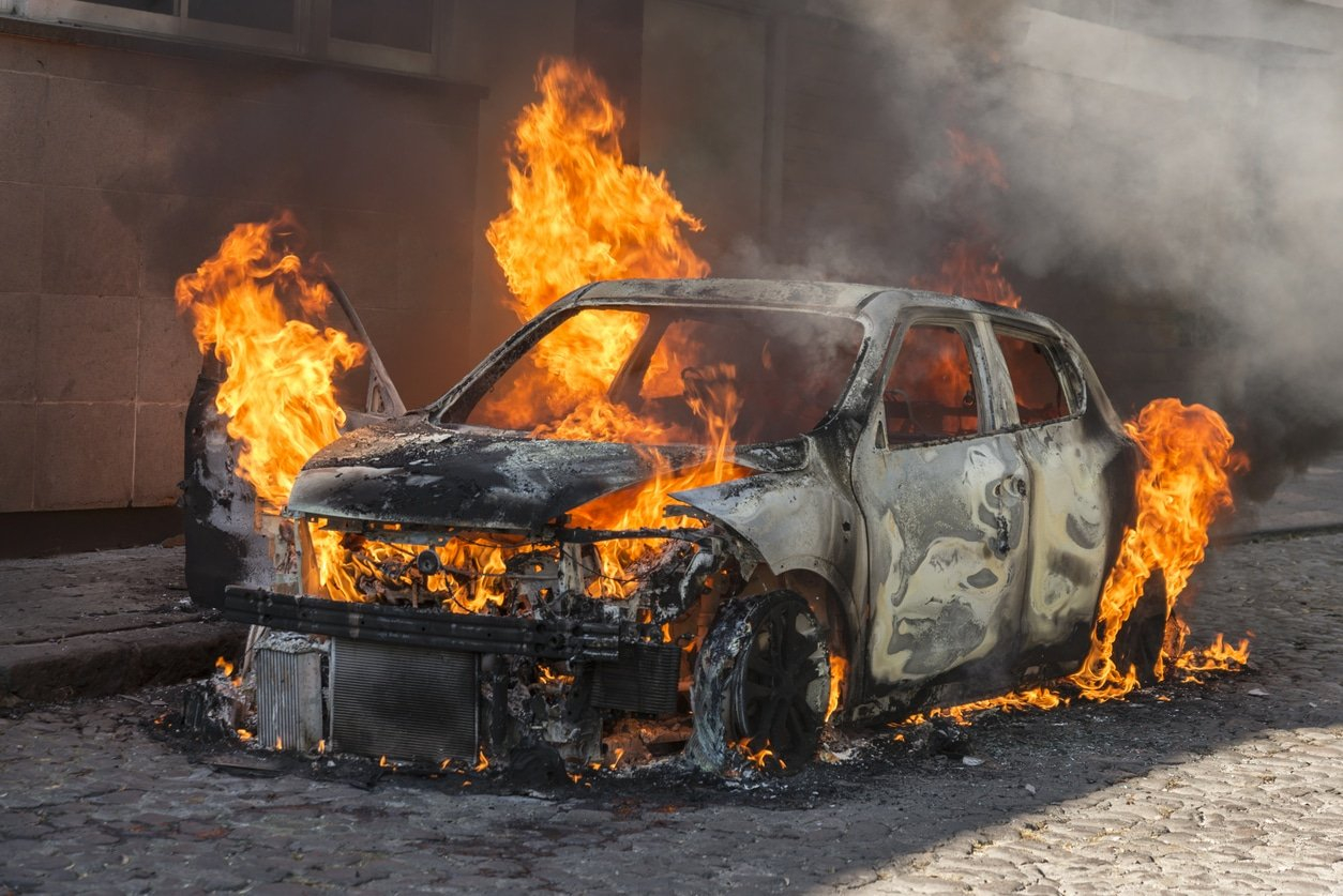 В оккупированной Ясиноватой на стоянке сгорело 4 автомобиля